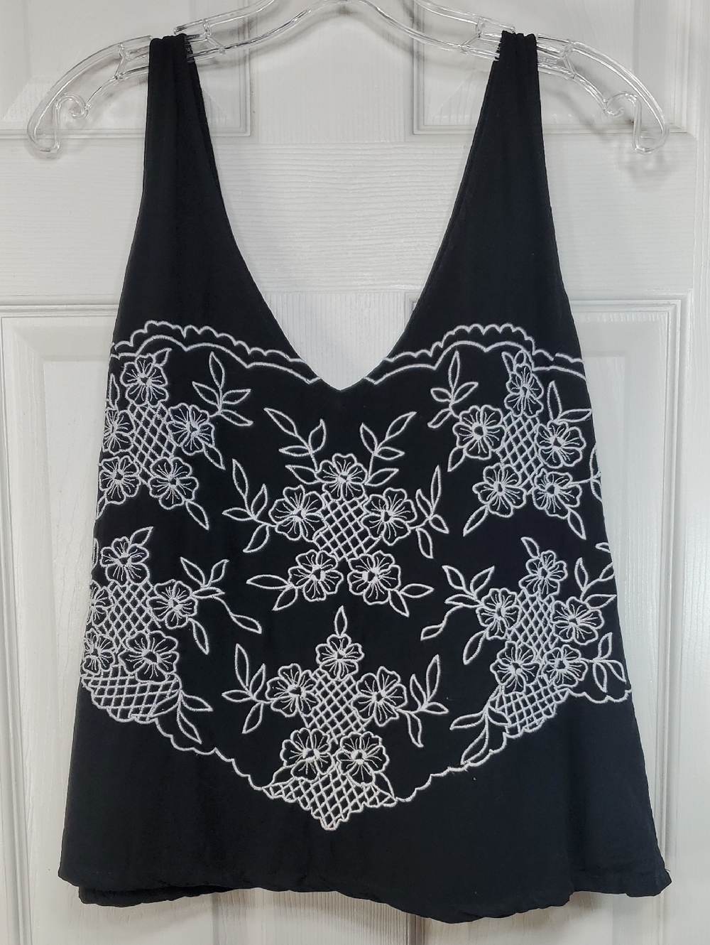 Hibis Black & White Floral Embroidered Sleeveless Top Tank Top
